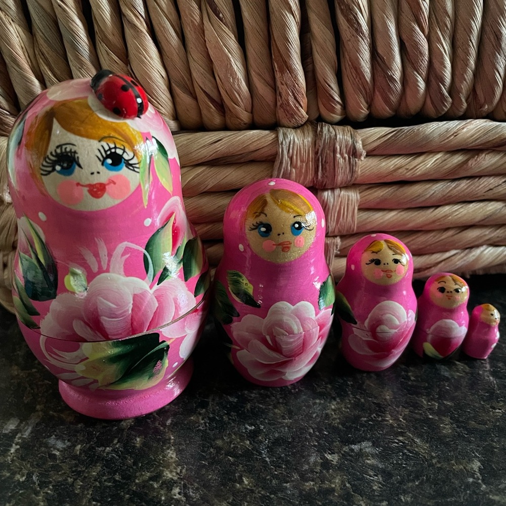 Adorable Nesting Dolls